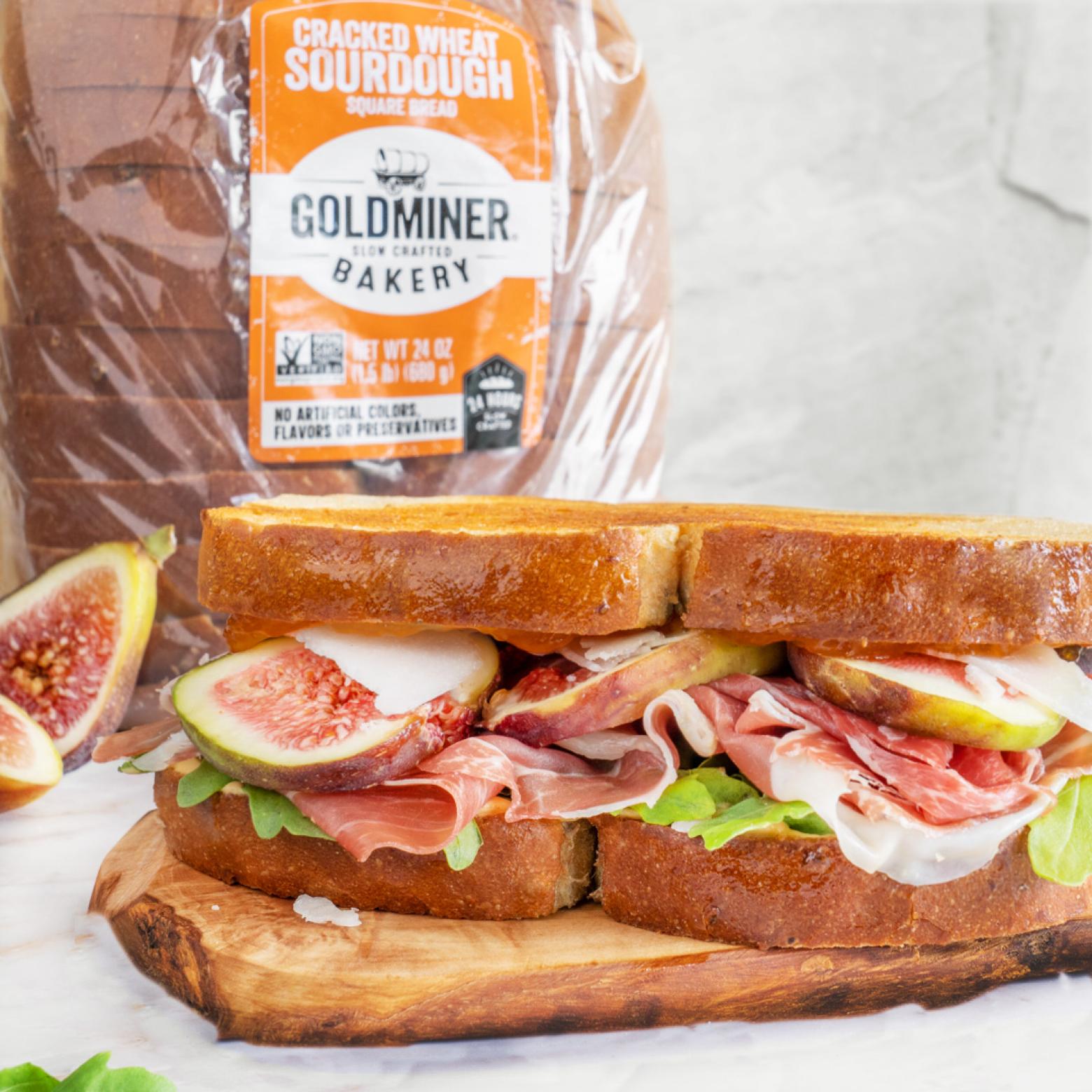 Sandwich with figs, prosciutto, arugula, Manchego cheese and dijon mustard